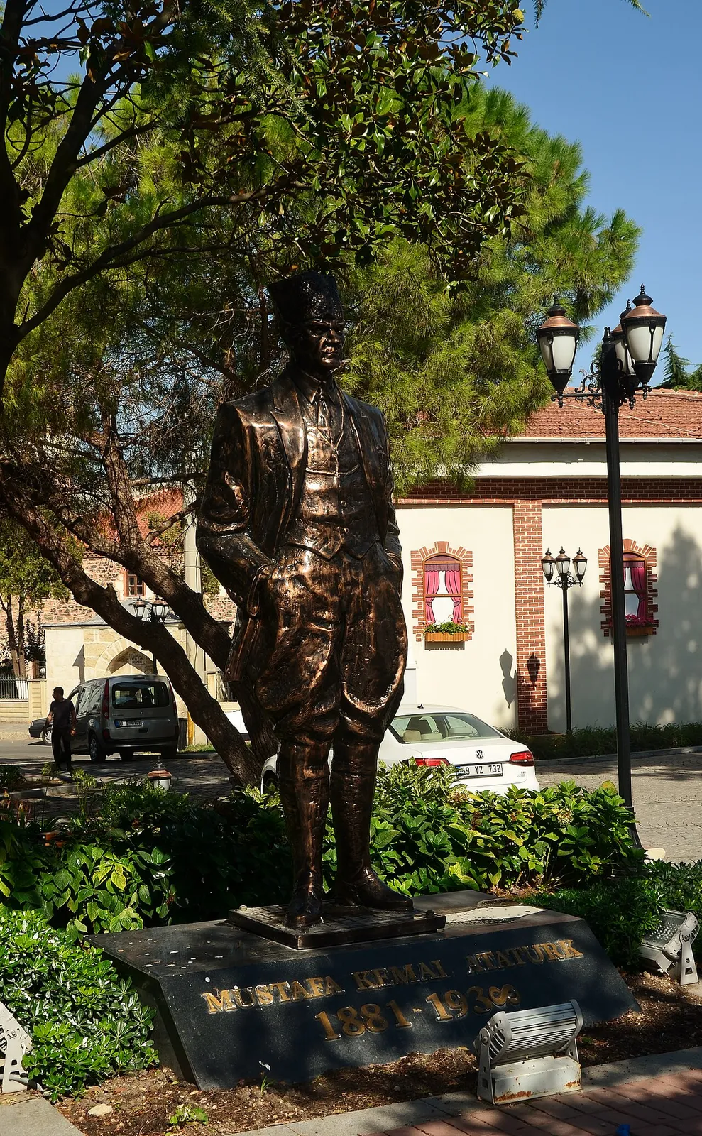 Çorlu merkezde Atatürk heykeli