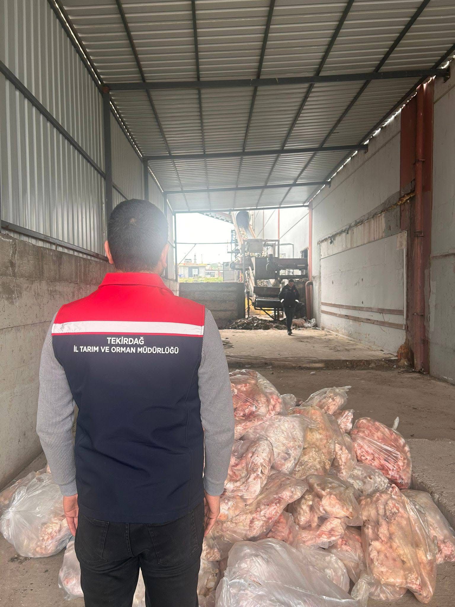 ERGENE'DE 3 TON BOZULMUŞ HAYVANSAL İÇ YAĞ İMHA EDİLDİ
