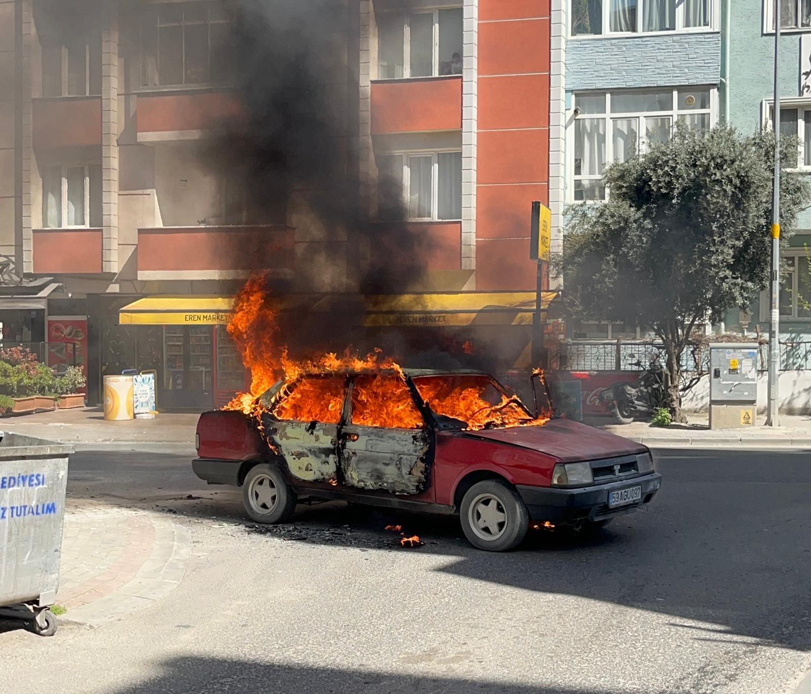 Çorlu’da Otomobil Alev Topuna Döndü Sürücü Canını Zor Kurtardı