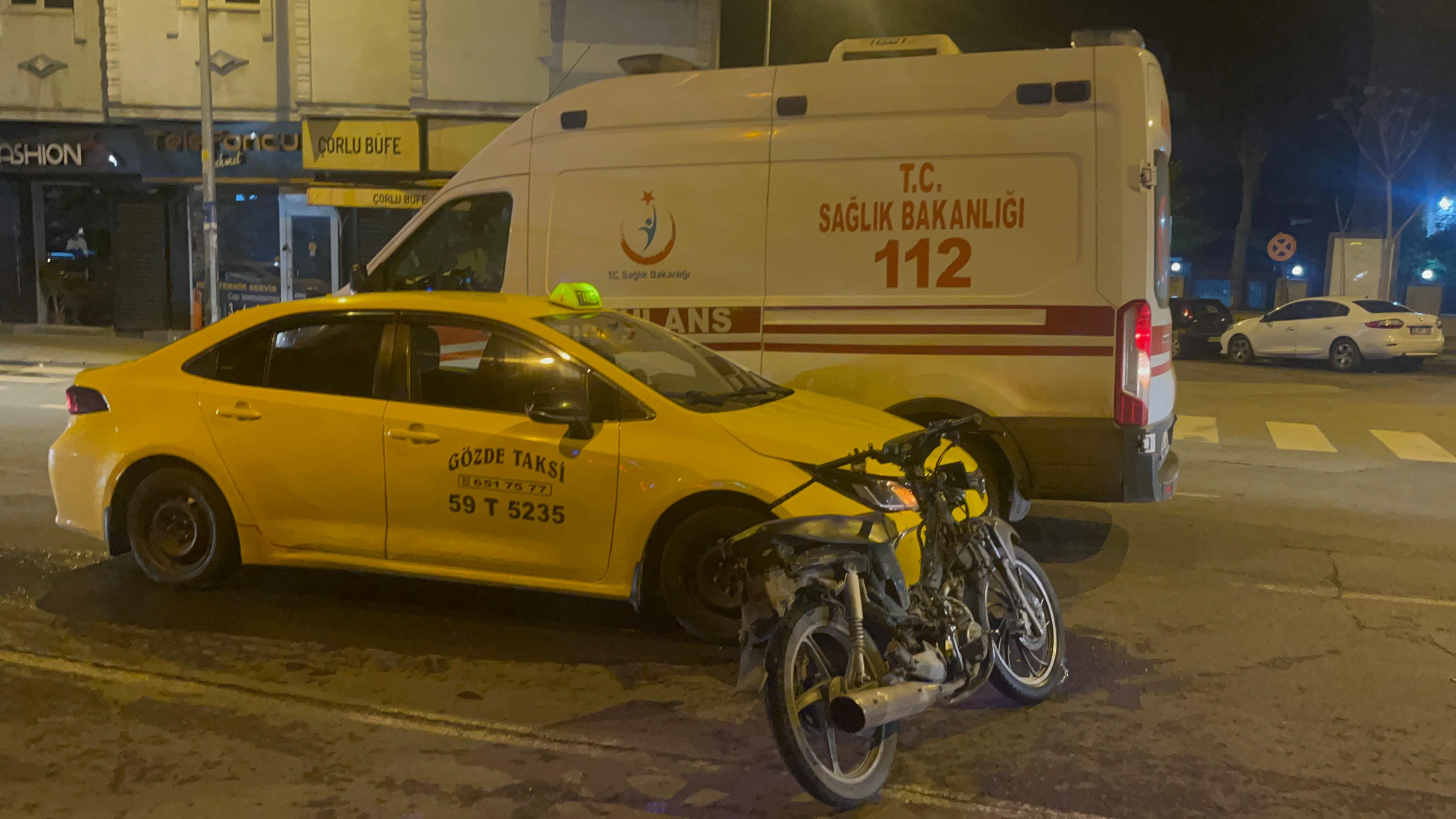 Çorlu'da Taksi ile Motosiklet Çarpıştı: 16 Yaşındaki Genç Yaralandı