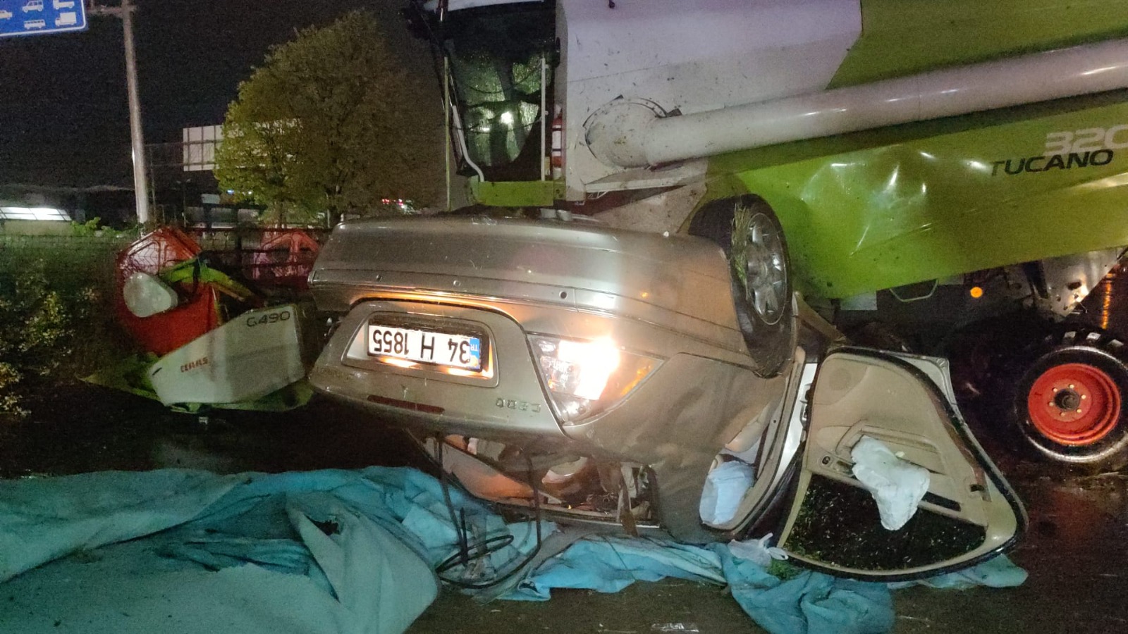 Çorlu'da Feci Kaza Otomobil Fuar Alanındaki Biçerdövere Çarptı
