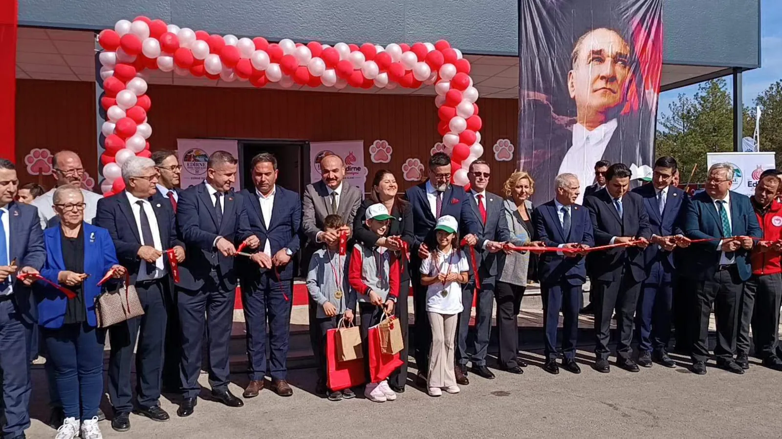 Edirne'de 42 dönümlük alanda sahipsiz hayvan doğal yaşam alanı açıldı — Edirne