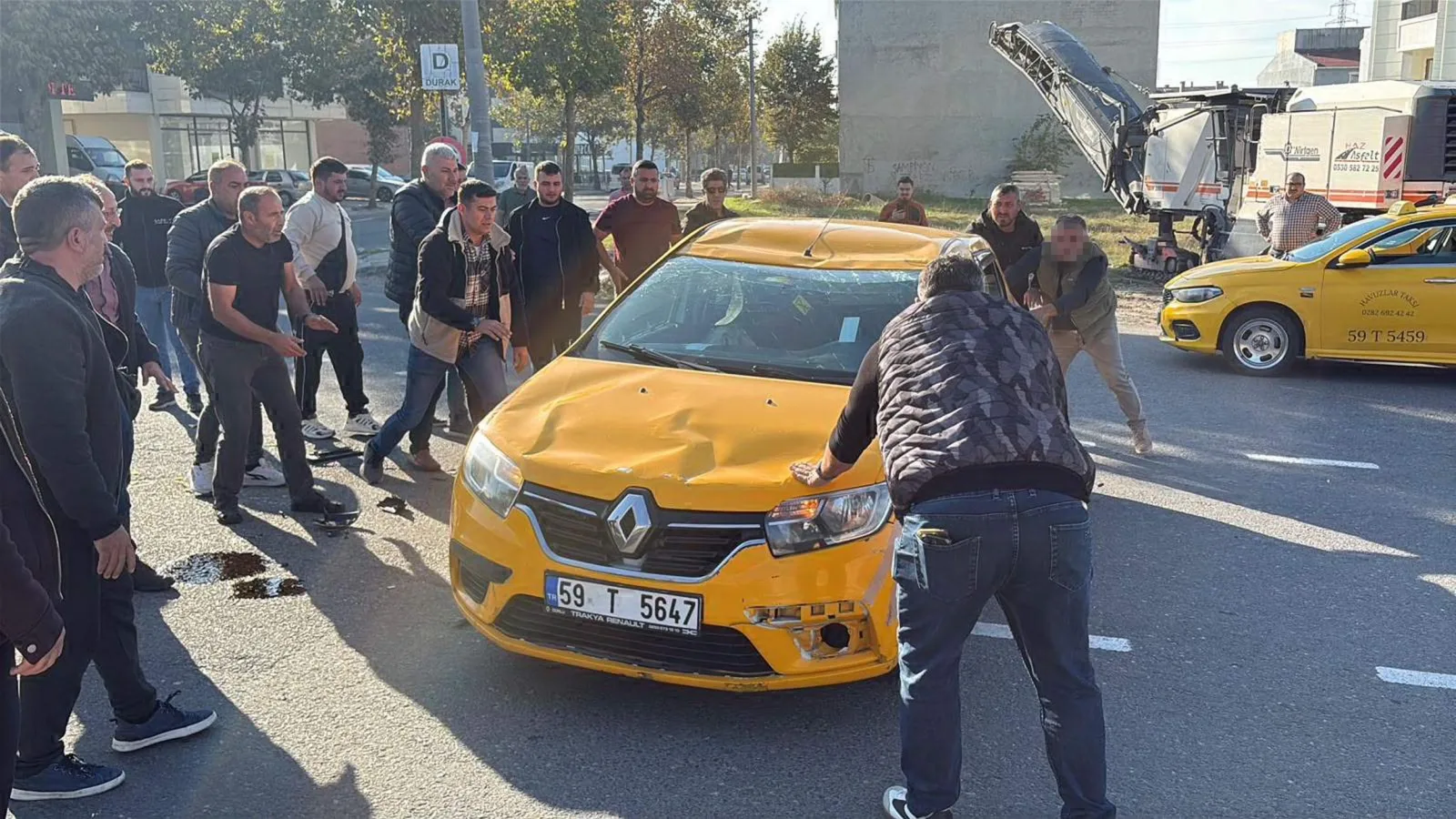 Otomobil ile çarpışan taksi takla attı; 1 yaralı — Çorlu, Tekirdağ