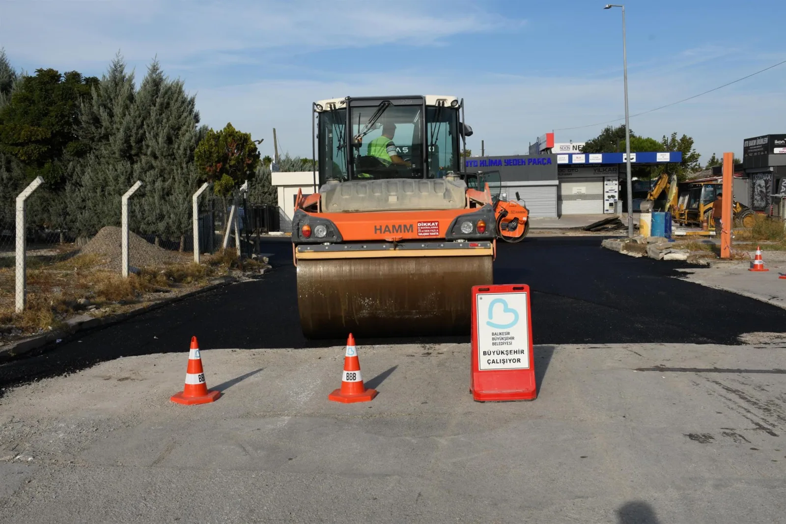 Balıkesir'de KÜÇÜKSAN'ın yollarını yeniledi — Balıkesir