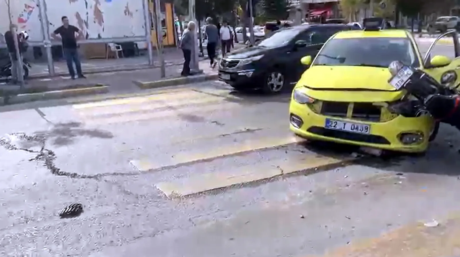 Taksiyle motosiklet çarpıştı; 2 yaralı — Edirne