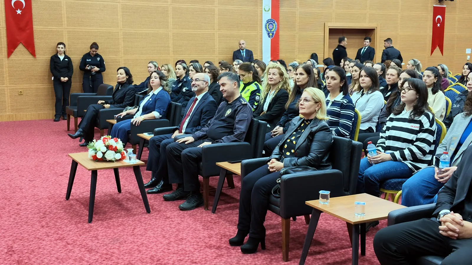 Edirne Emniyet Müdürlüğü’nde meme kanseri farkındalığı konferansı — Edirne