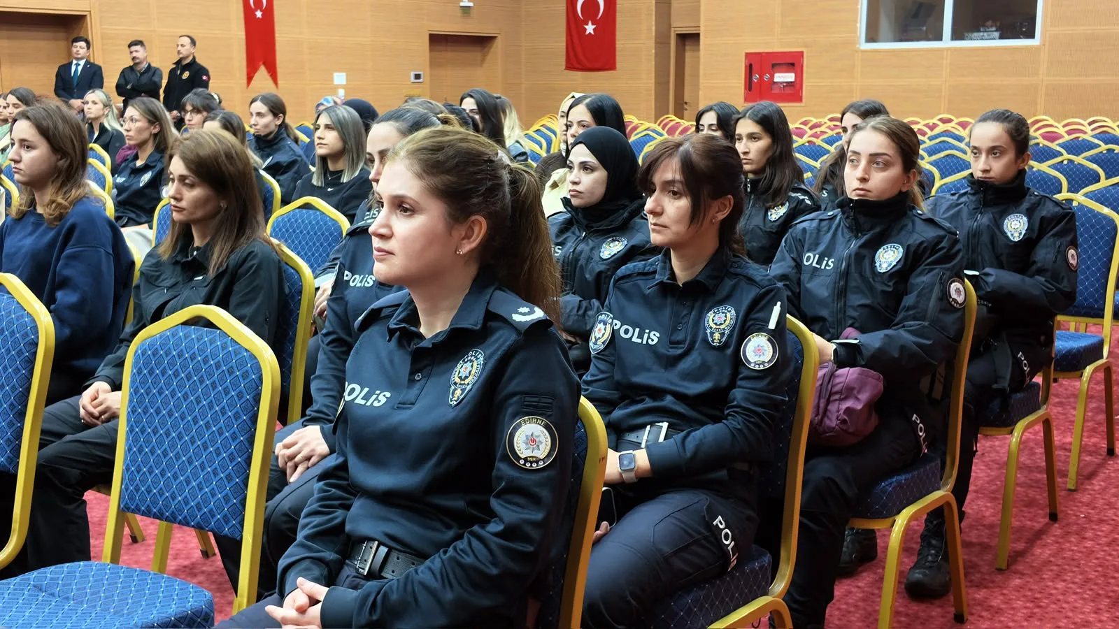 Edirne Emniyet Müdürlüğü’nde meme kanseri farkındalığı konferansı — Edirne