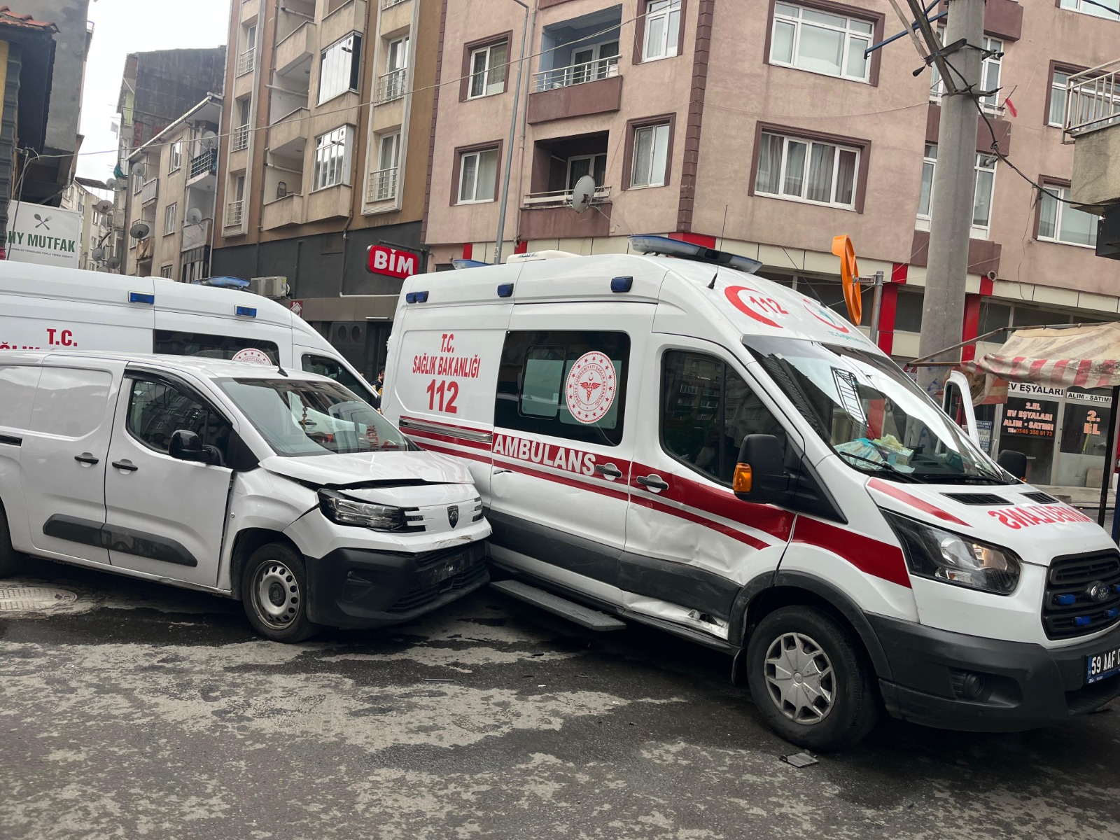 Çorlu’da Vakaya Giden Ambulans Kaza Yaptı