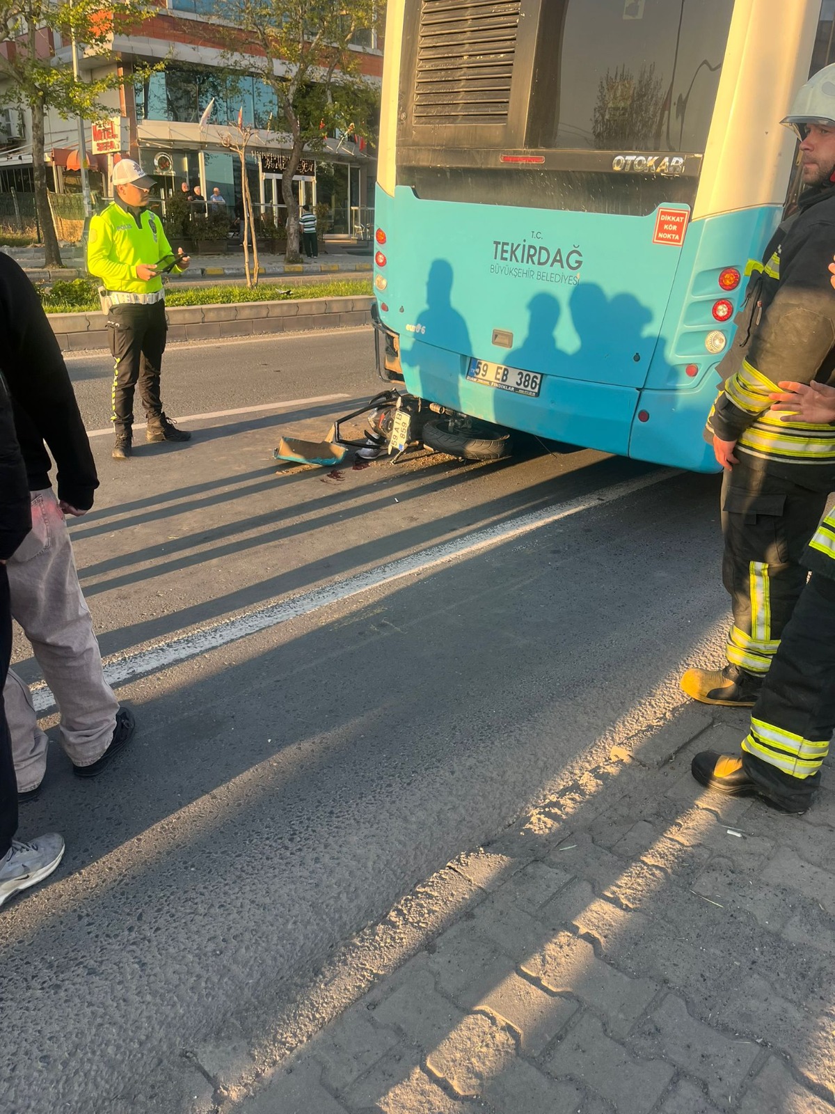 Omurtak Caddesi’nde Feci Kaza Otobüsün Altına Giren 2 Çocuk Yaralandı