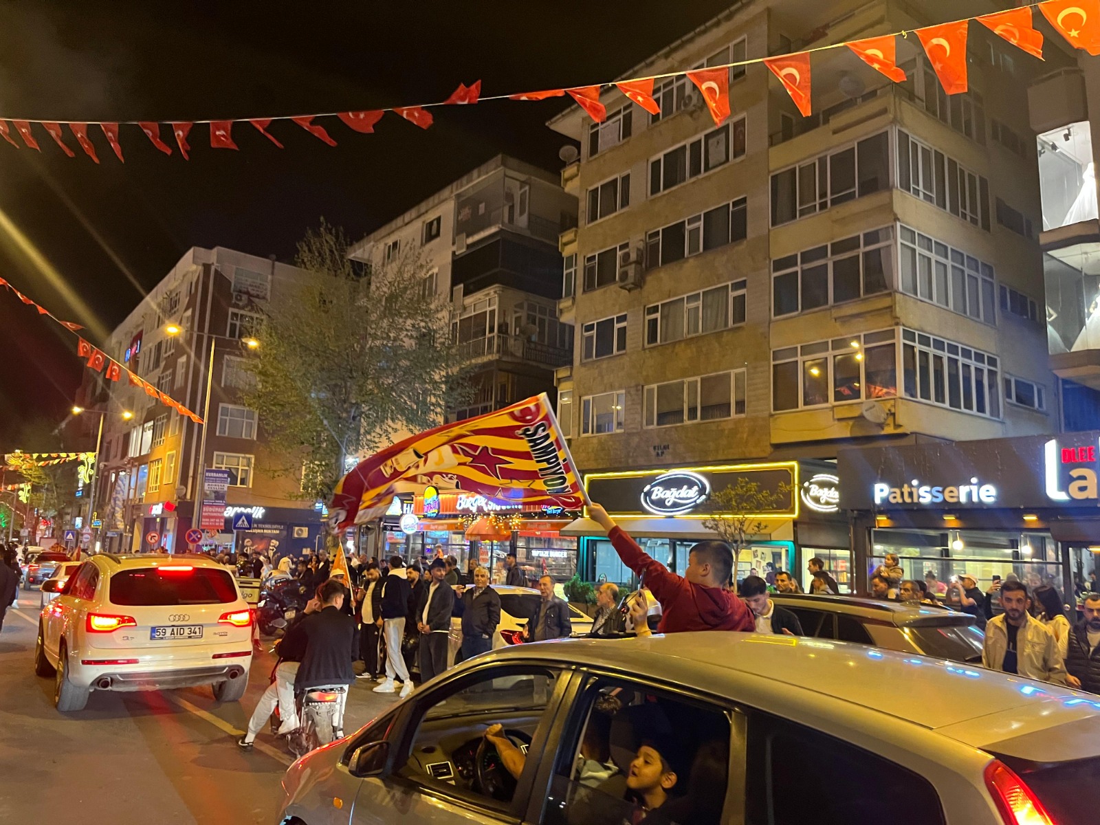 Çorlu Sarı-Kırmızıya Boyandı Derbi Zaferi Şampiyonluk Tadında Kutlandı