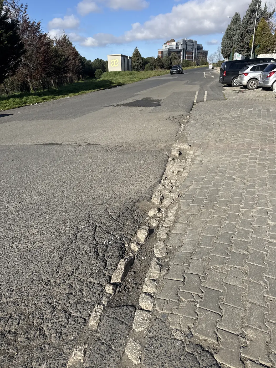 Yol ve Kaldırım, Esentepe Mahallesi