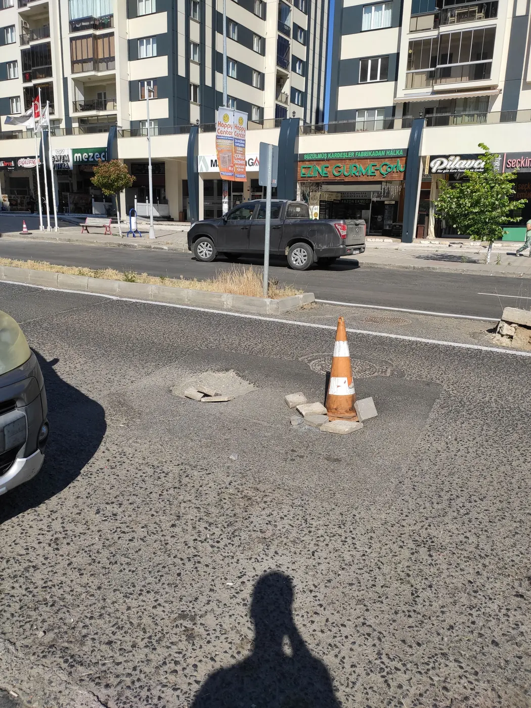 Yol ve Kaldırım, Hürriyet Mahallesi