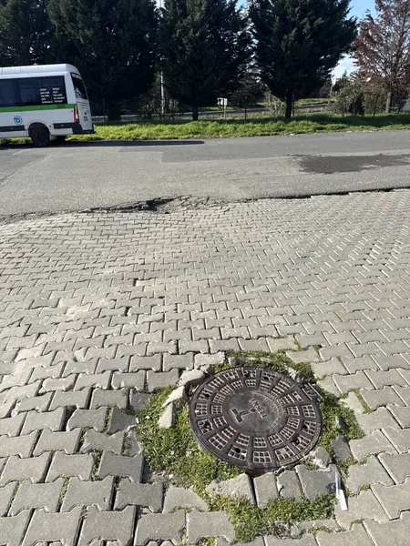 Yol ve Kaldırım: Uygarlık Caddesi, Esentepe Mahallesi
