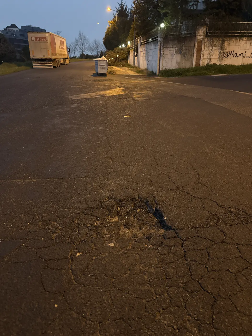 Yol ve Kaldırım, Esentepe Mahallesi