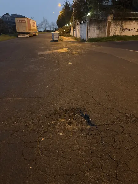 Yol ve Kaldırım: Uygarlık Caddesi, Esentepe Mahallesi