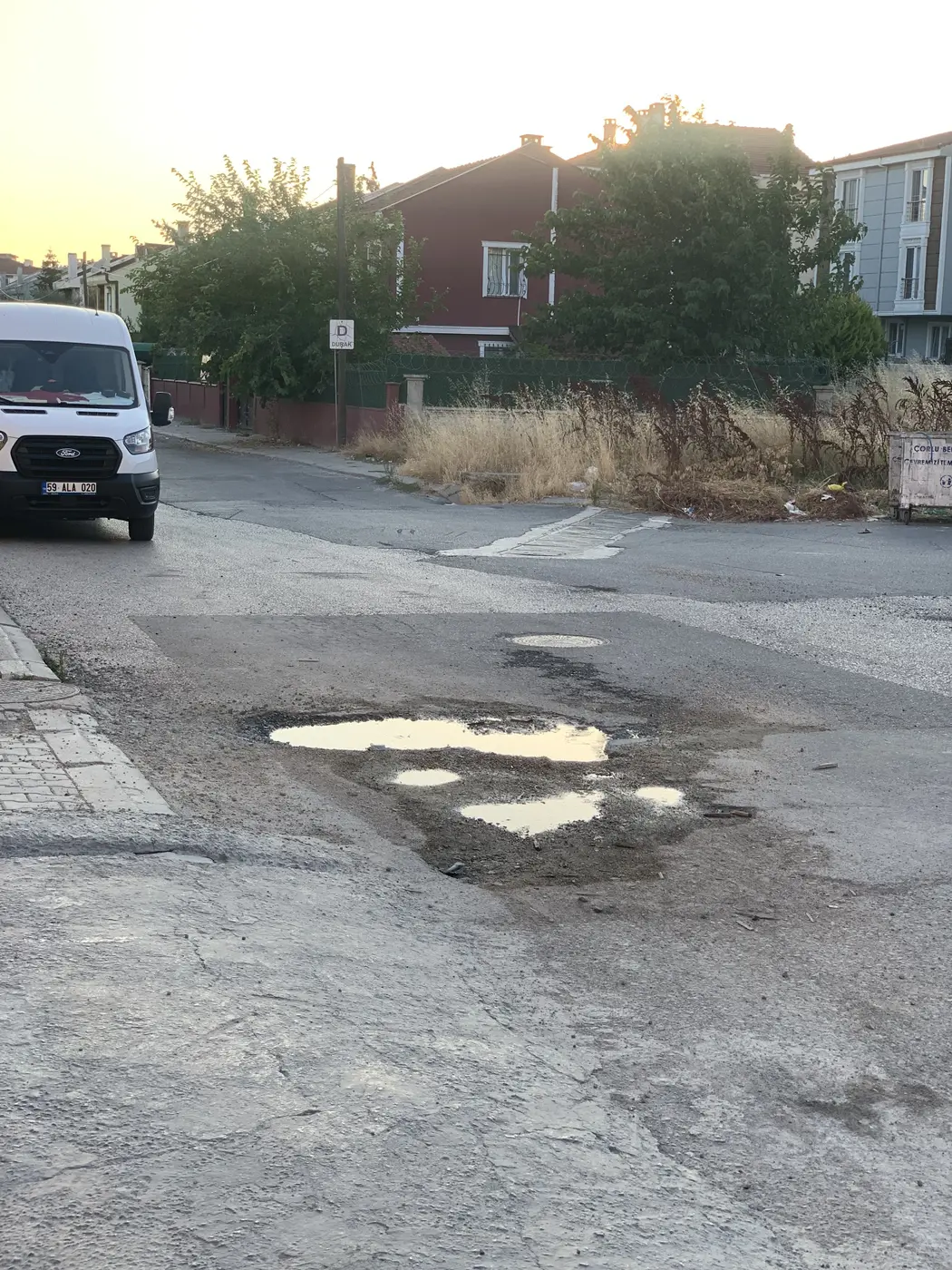 Yol ve Kaldırım, Havuzlar Mahallesi