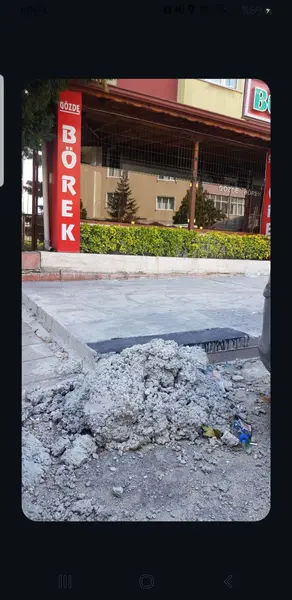 Yol ve Kaldırım: Ahmet Piriştina Caddesi, Muhittin Mahallesi