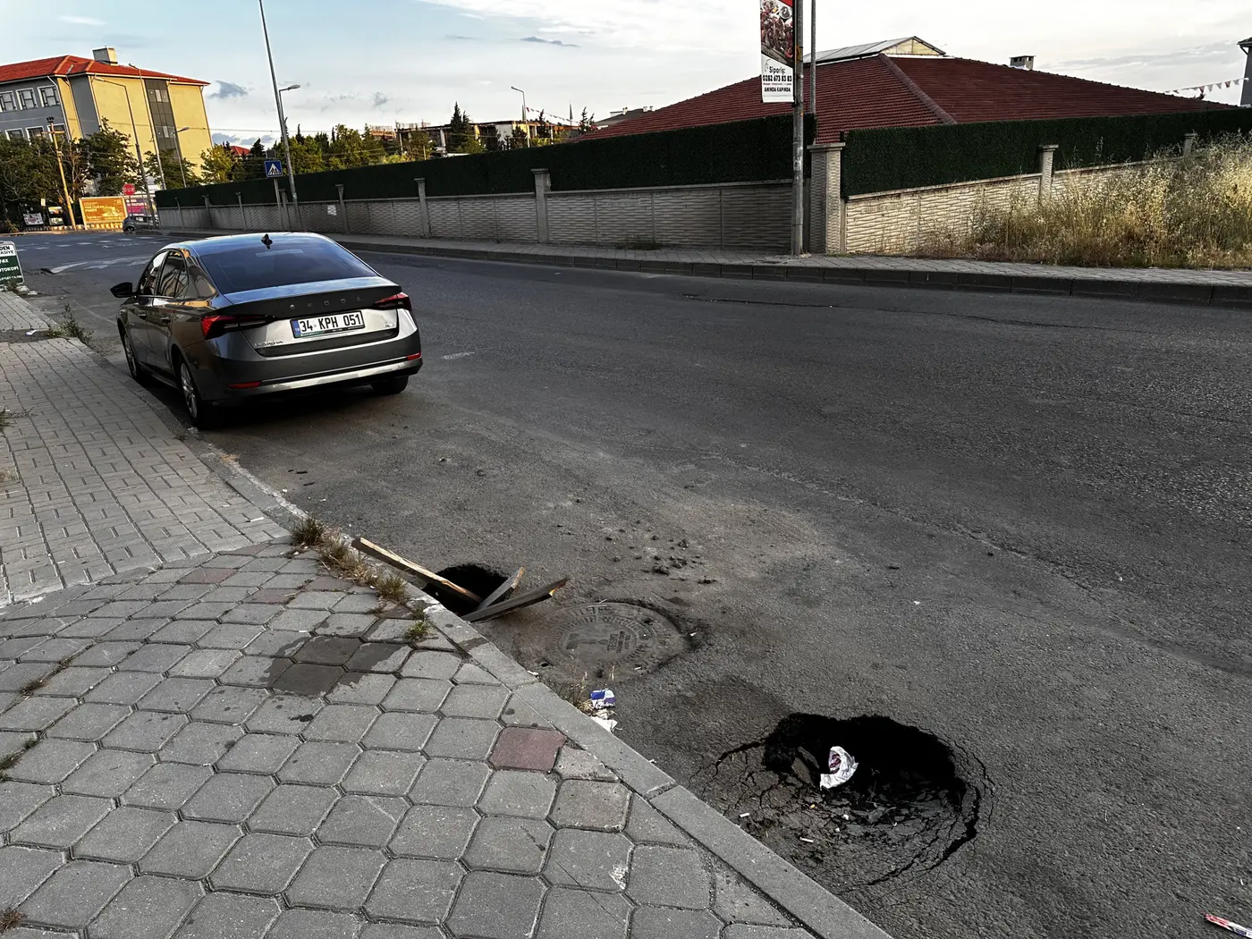 Yol ve Kaldırım, Muhittin Mahallesi