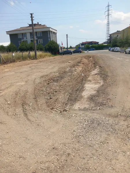Yol ve Kaldırım: Bağlariçi 3. Sokak, Reşadiye Mahallesi