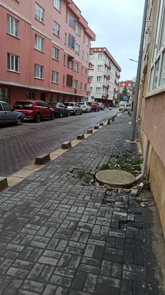 Yol ve Kaldırım: Mithat Paşa Caddesi, Nusratiye Mahallesi