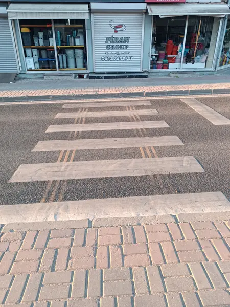 Yol ve Kaldırım: Erdal İnönü Caddesi, Nusratiye Mahallesi