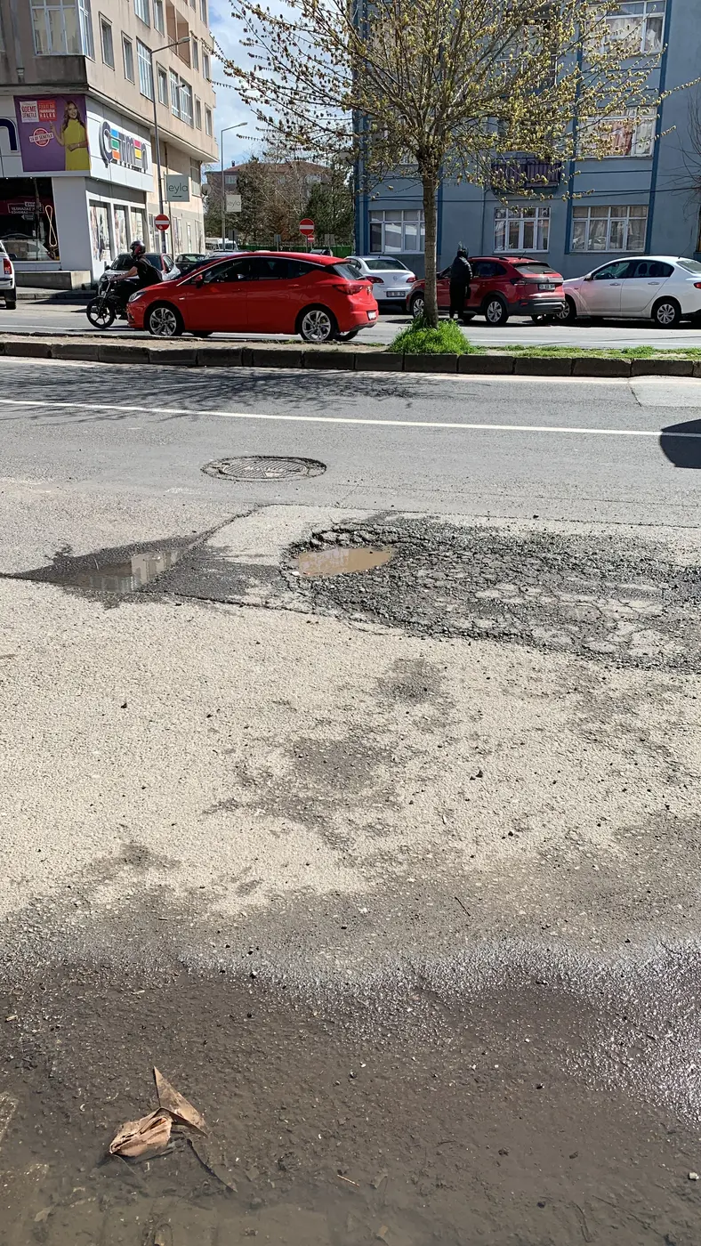 Yol ve Kaldırım, Muhittin Mahallesi