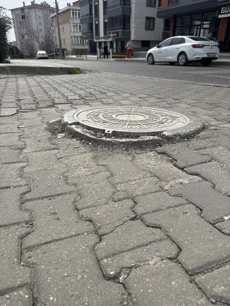 Yol ve Kaldırım: Yükselen Caddesi, Alipaşa Mahallesi