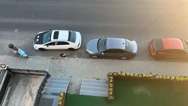 Yol ve Kaldırım: Hasan Ali Yücel Caddesi, Muhittin Mahallesi