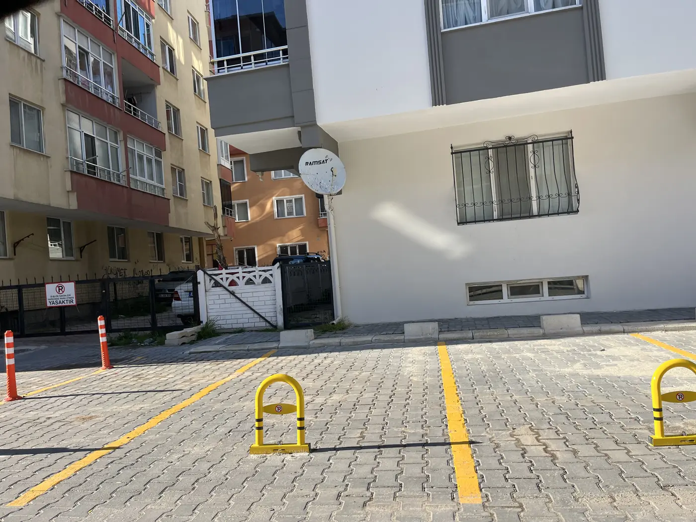 Yol ve Kaldırım, Muhittin Mahallesi