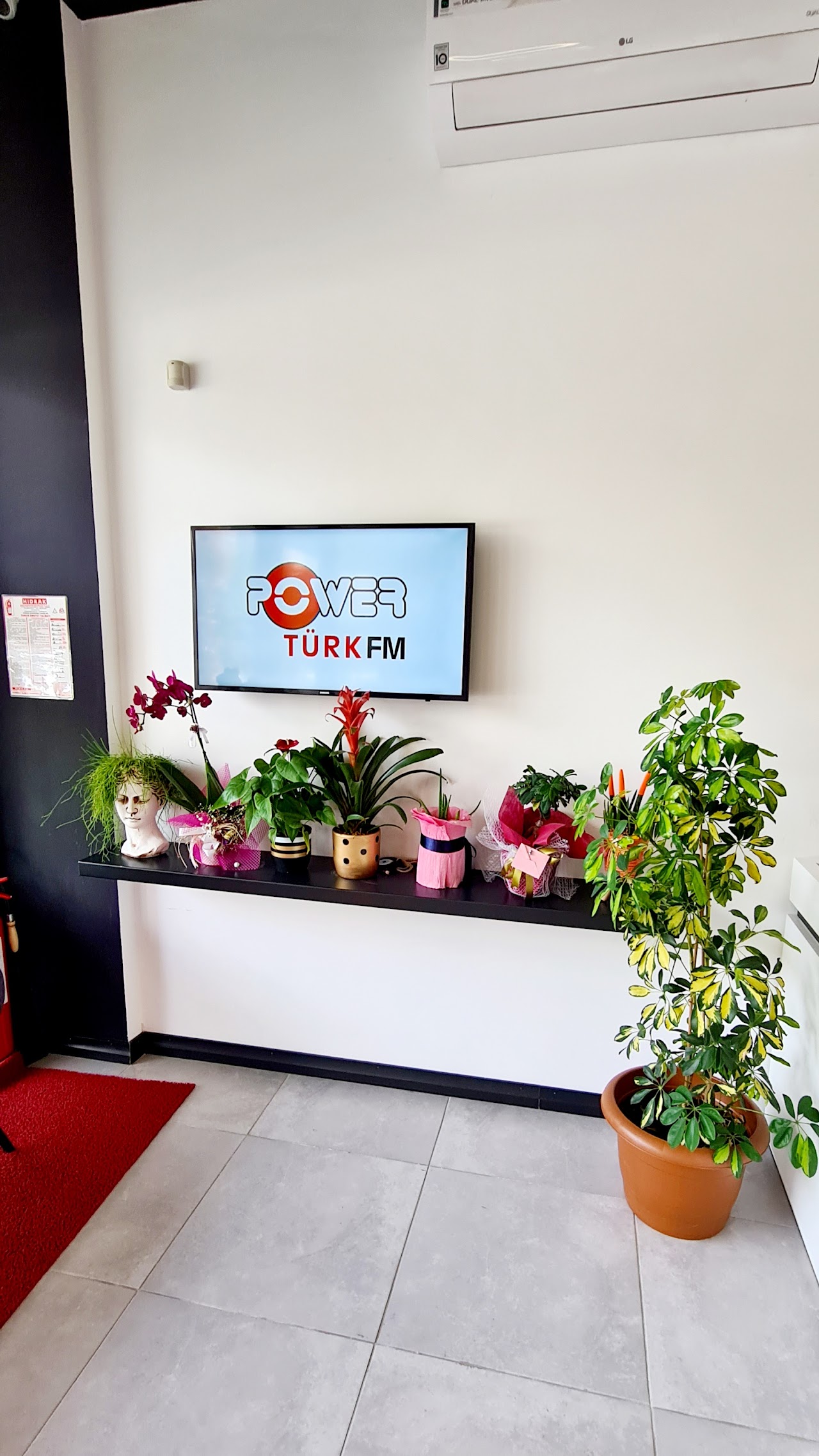 Uzm. Dt. Meltem EYİCİ TANRIVERDİ - Periodontoloji Uzmanı