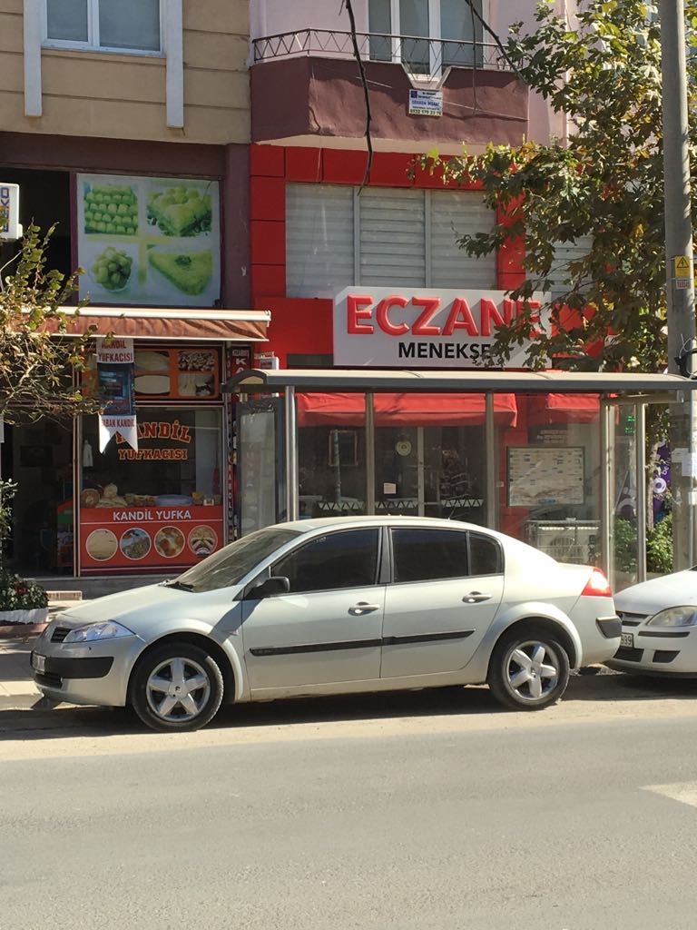 MENEKŞE ECZANESİ