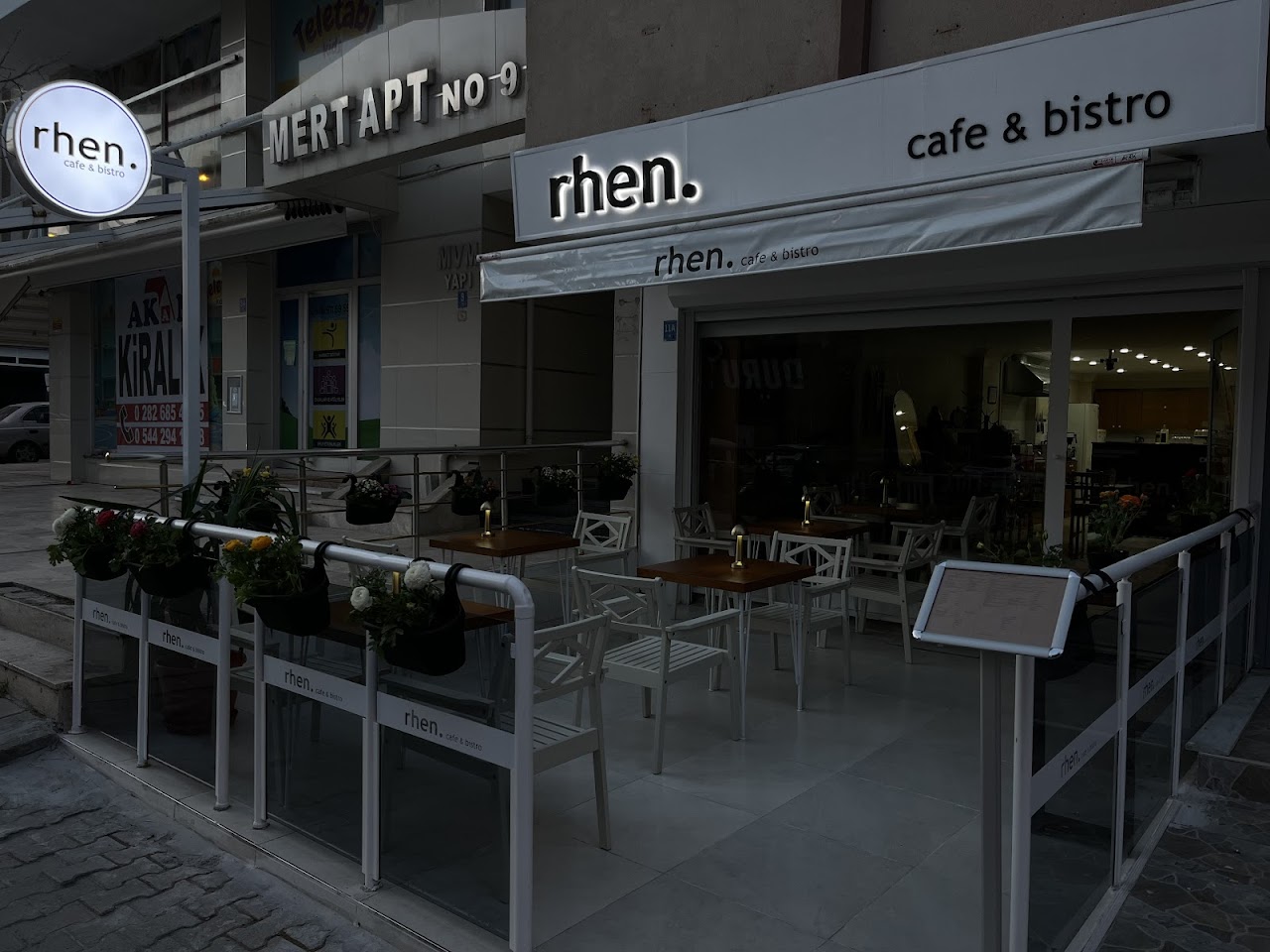 rhen.bistro truck